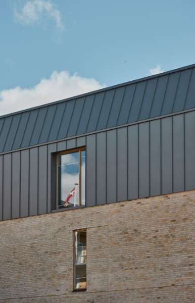 Kalter Rosé und Seeblick unter Stahlprofilen, Krøyer Kielbergvej / Regnbuevænget 1, 8660 Skanderborg, Dänemark